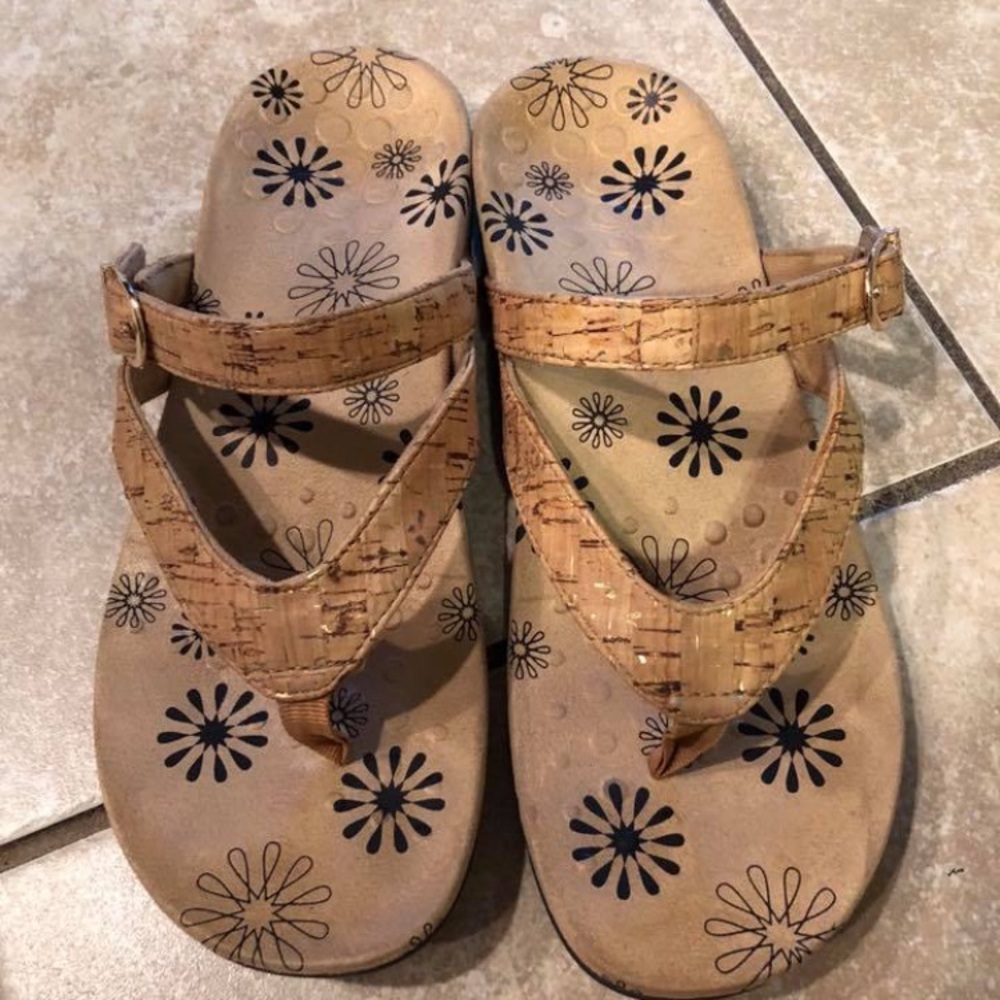 Vionic sandals worn once Excellent condition